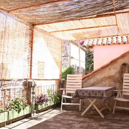 1-bdrm With Terrace In The Old Town Appartamento